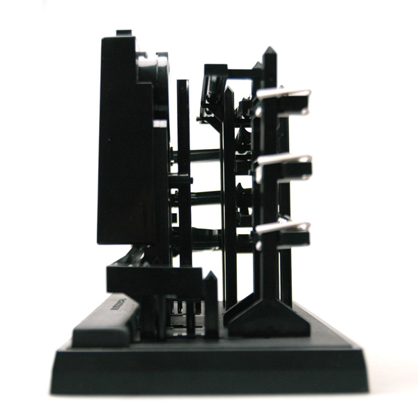 我们一起把玩时光,钢珠机械时钟（Time Machine Tabletop Clock）